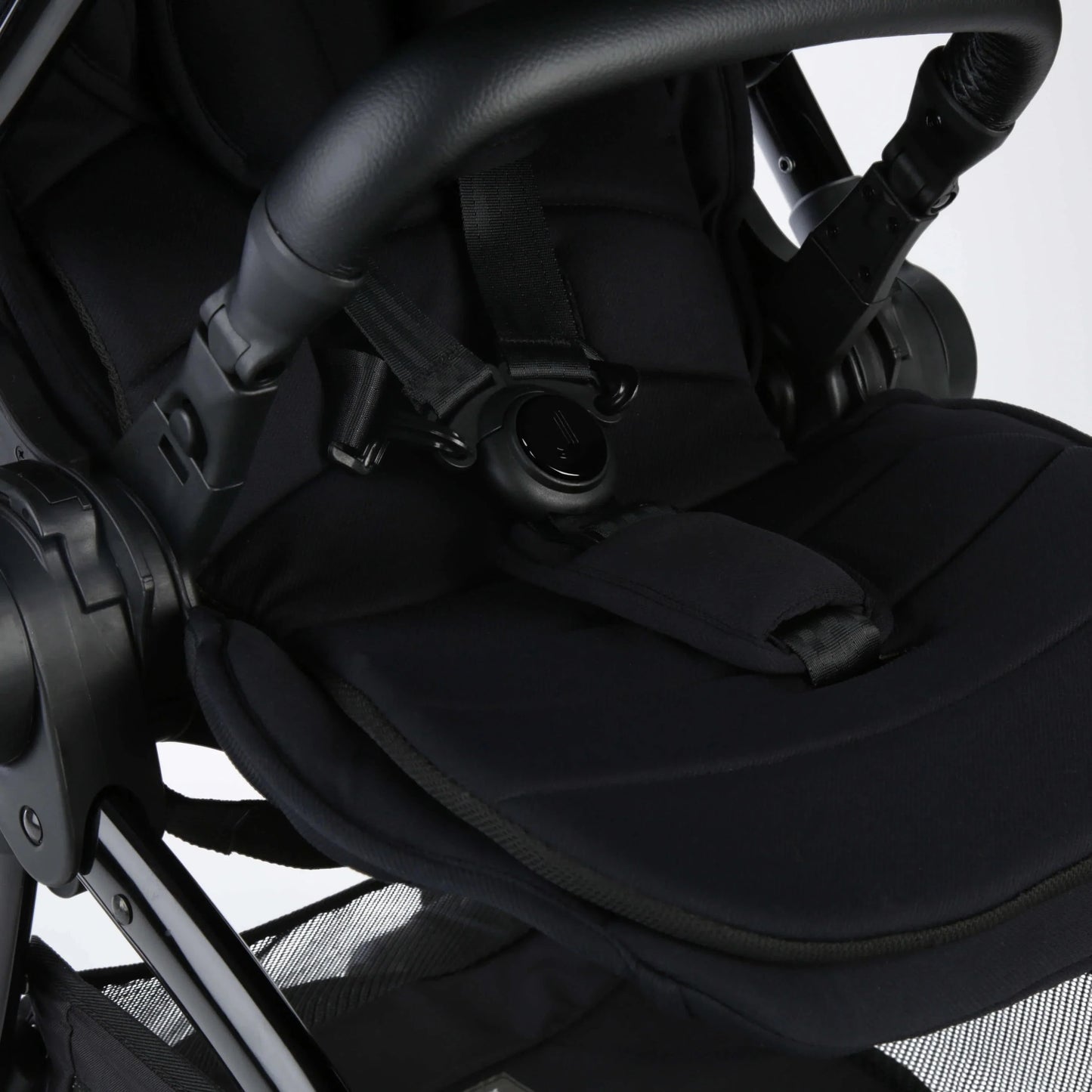 Junior Jones Aylo (Cabriofix) Car Seat Bundle - Rich Black/Graphite